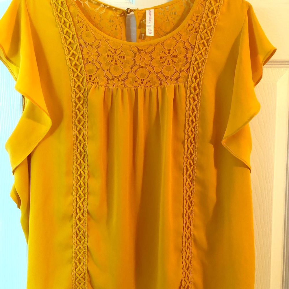 Flutter sleeve blouse